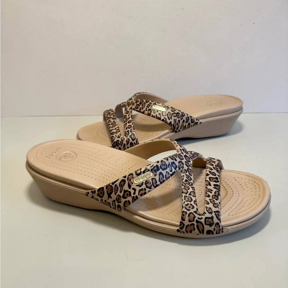 Crocs Patricia II Leopard Wedge‎ Sandals Women's Size 10